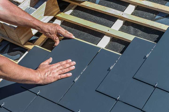 Mise en place des matériaux de votre choix pour votre toiture